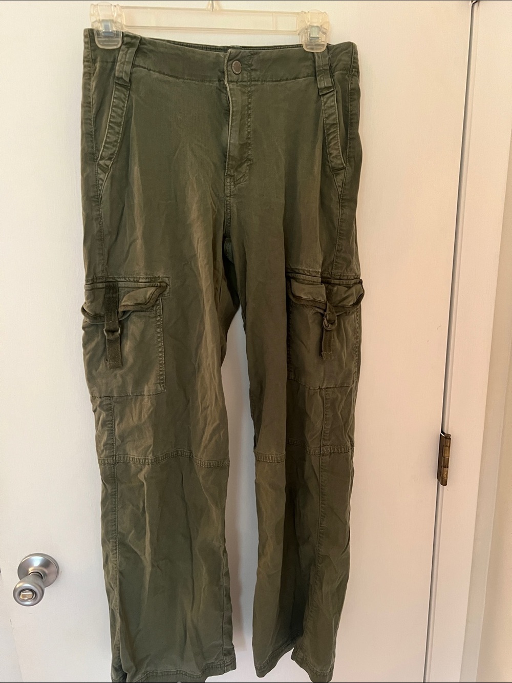 American Eagle Outfitters Green Cargo Pants Women’s 0